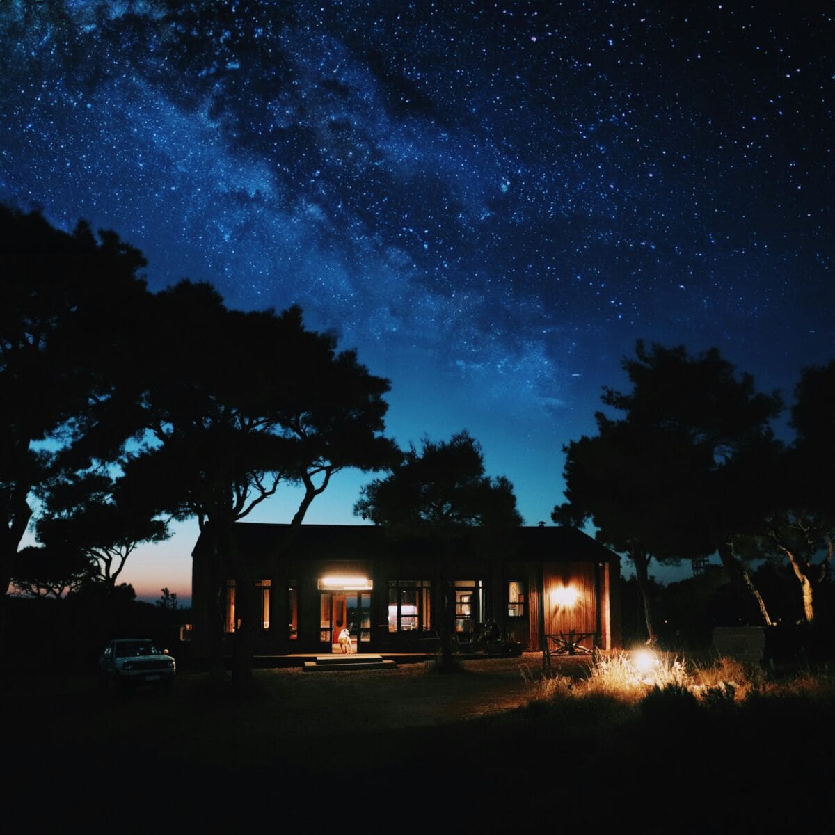 Jak poprawić jakość snu naturalnie – nocne niebo i rytm dobowy