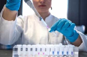 Praca laboratoryjna i badania naukowe nad skutecznością kwasu hialuronowego i msm na stawy